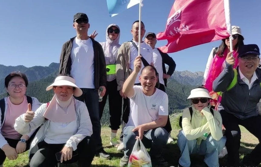 攜手同行踏青綠野，聚力共贏鑄就團隊——集團公司烏魯木齊片區成功舉辦南山徒步團建活動